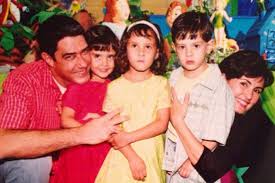 Fátima bernardes falou sobre como se relaciona com os trigêmeos vinícius, laura e beatriz fátima bernardes comentou sobre relação com filhos no encontro (imagem: Filhos De Fatima E Bonner Recriam Foto De Quando Eram Criancas Claudia