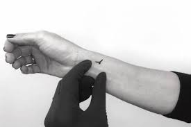 Simple Bird Tattoo On Hand Pin On Amazing Body Art