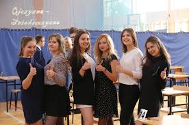 Matura — matura , hafenstadt an der südküste ceylons , an der mündung des nilvella ganga , hat aus der portugiesischen zeit , in der sie ein mittelpunkt des gewürzhandels war , eine starke zitadelle. Matura 2019 Opracowania Lektury Fiszki Testy Opracowania Pl