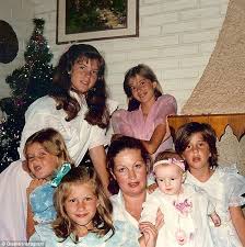 She shared her great genes with her daughter (if you look at vania's young. Gisele Bundchen Shares Throwback Snap Of Her Five Sisters On Mother S Day Daily Mail Online