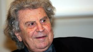 Ο νίκος θεοδωρακης δεν είναι γιος του μικη.τον πατέρα του τον λένε κουρη.άρα τον λένε νίκο κουρη κι όχι νίκο θεοδωρακη.και δεν έχει καμία . Irifzntwhtv0lm