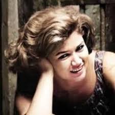 Ana Vinas's Instagram, Twitter & Facebook