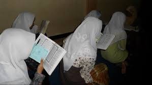 Inilah beberapa tips yang bisa kamu lakukan agar bisa khatam al quran : Tata Cara Khataman Al Qur An Susunan Bacaan Dan Doa