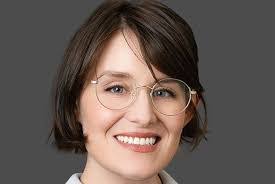 Elizabeth Halper's Instagram, Twitter & Facebook