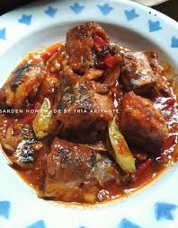 Sarden juga kaya akan mineral fosfor, kalsium, natrium, besi, dan selenium karena sarden dapat dimakan sampai ke tulangnya. Sarden Ikan Homemade Praktis By Tria Ariyanti Langsungenak Com