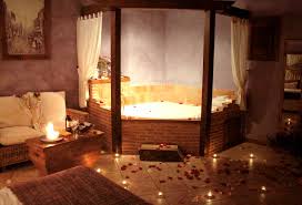 Ya sea para relajarse después de una jornada llena de actividades, o para. Cabana Con Jacuzzi Privado Parejas Enredada