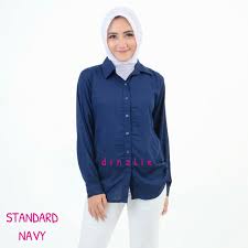 Saat mengenakan pakaian pakaian navy dan hitam. Kemeja Wanita Rayon Polosan Warna Biru Navy Shopee Indonesia
