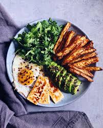 Oven Baked Potato Fries Arugula Salad Avocado Fried Egg Crispy Halloumi Olive Oil And Chili Flakes On Fried Potatoes Potato Fries Baked Arugula Salad