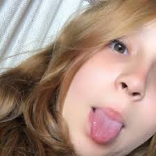 Hey old man. I think you're handsome . Where are you from?🫶✨🦋🌸