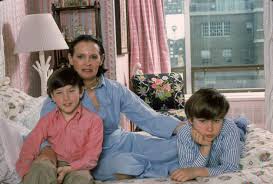 Author of nytimes best sellers: Gloria Vanderbilt S Relationship With Her Children Anderson Cooper
