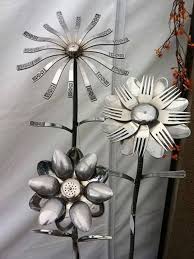 L Idee Deco Du Samedi Une Sculpture Florale Avec Des Couverts En Metal Floriane Lemarie Soudure Artistique Bricolage Et Loisirs Creatifs Art Cuillere