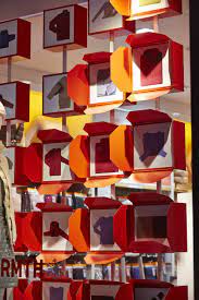 Uniqlo Unwrap The Warmth Uk Europe Christmas Window Display Retail Design Christmas Inspiration