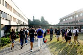 Gli studenti delle scuole superiori bergamasche sono sospesi in un limbo. Scuola In Lombardia Dal 26 Ottobre Solo Didattica A Distanza Per Le Superiori L Ordinanza Open