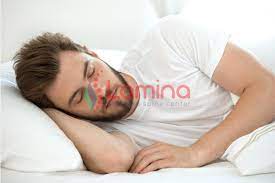 Tenang, coba posisi tidur ini untuk meredakan sakit leher anda. Posisi Tidur Yang Baik Untuk Nyeri Punggung