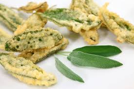 Le foglie di salvia impanate e fritte sono sfiziose come antipasto o all'ora dell'aperitivo, con qualche cubetto di parmigiano, per accompagnare il vostro cocktail preferito. Salvia Fritta Azienda Agricola Biologica Fonte San Pierino