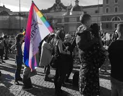 Il 17 maggio del 1990 l'omosessualità viene definitivamente cancellata dalla lista delle malattie mentali, portando a compimento una vera e propria rivoluzione, arrivata dopo anni di battaglie da parte della comunità lgbt. Yazzuzcoqofk M