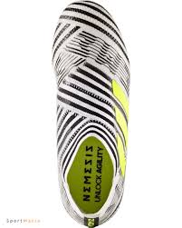 La suela de goma agiliza los pases en el pabellón. Adidas Nemeziz Unlock Agility Off 67