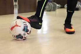 Bisa digunakan untuk lapangan indoor maupun outdoor. Harga Lantai Vinyl Untuk Lapangan Futsal Dan Biaya Pemasangannya