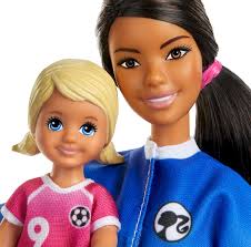 Barbie için gelinlik kim dikecek? Barbie Fussballtrainerin Puppen