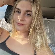 Kara Buckner's Instagram, Twitter & Facebook