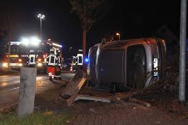 B8 In Henef Uckerath Unbekannter Uberschlagt Sich Und Flieht