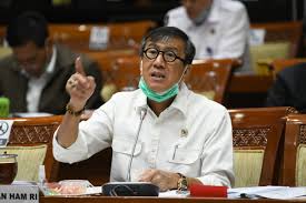 Mantan menkumham, yasonna laoly tiba di istana negara, jakarta untuk berdiskusi dengan presiden joko widodo. Menkumham Yasonna Laoly Beri Paparan Pada Rapat Kerja Dengan Komisi Iii Dpr Ri Kementerian Hukum Dan Hak Asasi Manusia Republik Indonesia