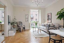 Salotto Arredato Stile Minimal Lampadario Sospensione Metallo Parquet Interior Design Per Appartamenti Salotto Moderno Idee Per Decorare La Casa
