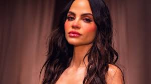 WATCH: Romeo Santos Produces Natti Natasha's Latest Love Song for Raphy  Pina, 'Quiéreme Menos'