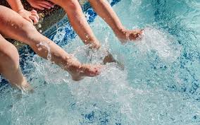 Spelfaciliteiten, een kermis, thuisbioscoop en subtropisch zwemparadijs om je overdag te vermaken. Die 7 Besten Wasserparks In Holland 2021 Mit Rutschen
