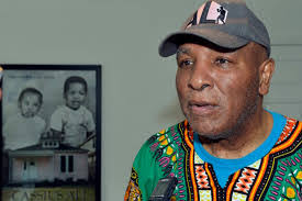 Deandre Hall's Instagram, Twitter & Facebook