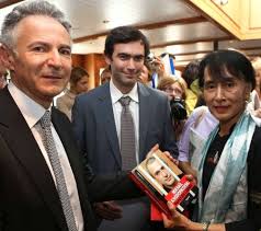 The first time i met aung san suu kyi, she embodied hope. Suu Kyi To Khodorkovsky Don T Give Up Your Fight