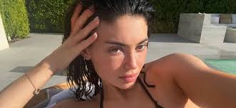 Kylie Jenner Shows Off Abs In New Khy Workout Set