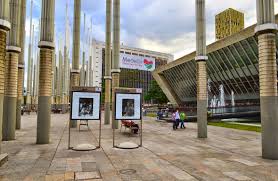 Medellin Antioquia Colombia Dia 11 El Parque De Las Luces Con Los Anos Llego La Calma Llego La Luz Parques Medellin Colombia