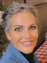 Soon 49 in i love my «new Grey» naturally grey and no hair color 👏🏻