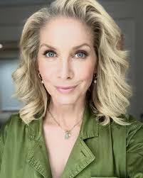 Elizabeth Michelle's Instagram, Twitter & Facebook