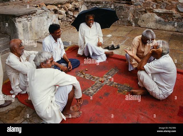 Men playing "pachisi", a traditional indian board game Stock Photo - Alamy