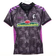 Der sc freiburg schlug aber prompt zurück und lässt die münchner nicht zu allzu vielen chancen kommen. Hummel Sc Freiburg 3rd Jersey Kinder Ausweichtrikot 17 18 03777 1077 164 Dealbird Top Marken Top Preise