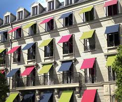 Maybe you would like to learn more about one of these? Stores A Projection Et A L Italienne A Poser Sur La Facade Exterieure