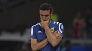 (reuters photo) argentina's national soccer coach lionel scaloni has been released from hospital in mallorca after being hit by a car while riding his bicycle, the argentine football association said on. Peru Vs Argentina Lionel Scaloni Tuvo Curioso Error Al Dar El Once Albiceleste Para Eliminatorias Qatar 2022 Rpp Noticias