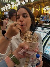 Diría que es agridulce, por momentos dulces como la miel pero en instantes  todo cambia a un sabor amargo. Y antes de que te preguntes de qué hablo, me  estoy refiriendo a