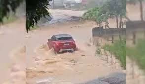 VÍDEO: Carro é arrastado por enxurrada e casal e bebê morrem em Palhoça - Olho Vivo Can