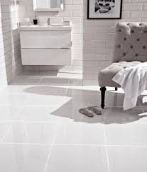 All things considered, black and white tiles are really flexible, offering minimalism or luxe to your interior design. 44x44cm Pure White Tile Topps Tiles Idee De Damiers Avec Le Meme Carrelage Mais En Noir Pose En Diagonal Room Tiles Small Bathroom Tiles White Tiles