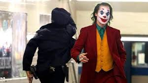 Maybe this joker not only helps create batman by the killing of his parents,but also is the inspiration for batmans main joker. Joker Arthur Meets Young Batman Trailer 2019 Joaquin Phoenix Dc Superhero Movie Video Dailymotion
