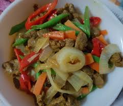 Umumnya memakai ayam kampung sebagai bahan utama. Resepi Daging Goreng Kunyit Berkuah Listen Cc