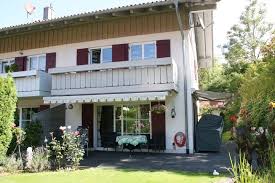 Das haus mit insgesamt fünf wohneinheiten und einem sehr schönen gewerbeanteil, welcher bisher von einem restaurant genutzt wurde, stammt aus der zeit der jahrhundertwende. Haus Zum Verkauf 87549 Rettenberg Oberallgau Kreis Mapio Net