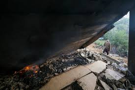 इजरायल ने गाजा पट्टी पर किए हवाई हमले, फलस्तीनी आतंकियों ने इजराइल पर दागे रॉकेट- Israeli airstrikes on Gaza Strip, Palestinian terrorists fired rockets at Israel