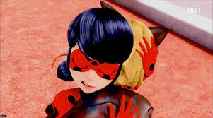 Ladybug Embracing Chat Noir In The Same Sort Of Protective Manner After He Saved Her Mak Miraculous Ladybug Anime Miraculous Ladybug Miraculous Ladybug Comic