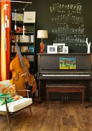 Une Maison Poetique Et Chaleureuse Chatelaine Salle De Musique Salle De Jeux Adolescent Salle De Guitare