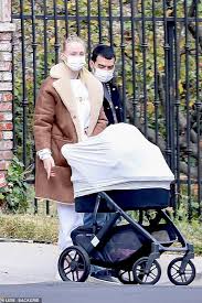 Sophie turner spoke out after her and joe jonas' wedding was filmed and streamed online without her knowledge, as the game of thrones actress admitted she would have preferred to keep it a secret'. Sophie Turner And Joe Jonas Bundle Up To Take Baby Daughter Willa For Her Daily Walk Newswep