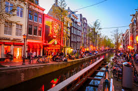 Lilies diarys amsterdam insider city guide amsterdam sehenswürdigkeiten grachtentour und stadtrundfahrten amsterdam zeichnet sich aber vor allem durch seine etwas eigenen sehenswürdigkeiten aus. Stadtetrip Amsterdam 22 Grossartige Tipps Sehenswurdigkeiten